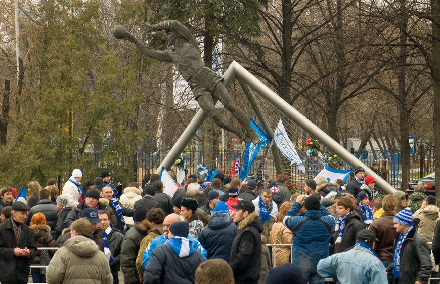 22/11/2008 Акция возложения цветов к памятнику Л.И. Яшина у Северной трибуны стадиона 